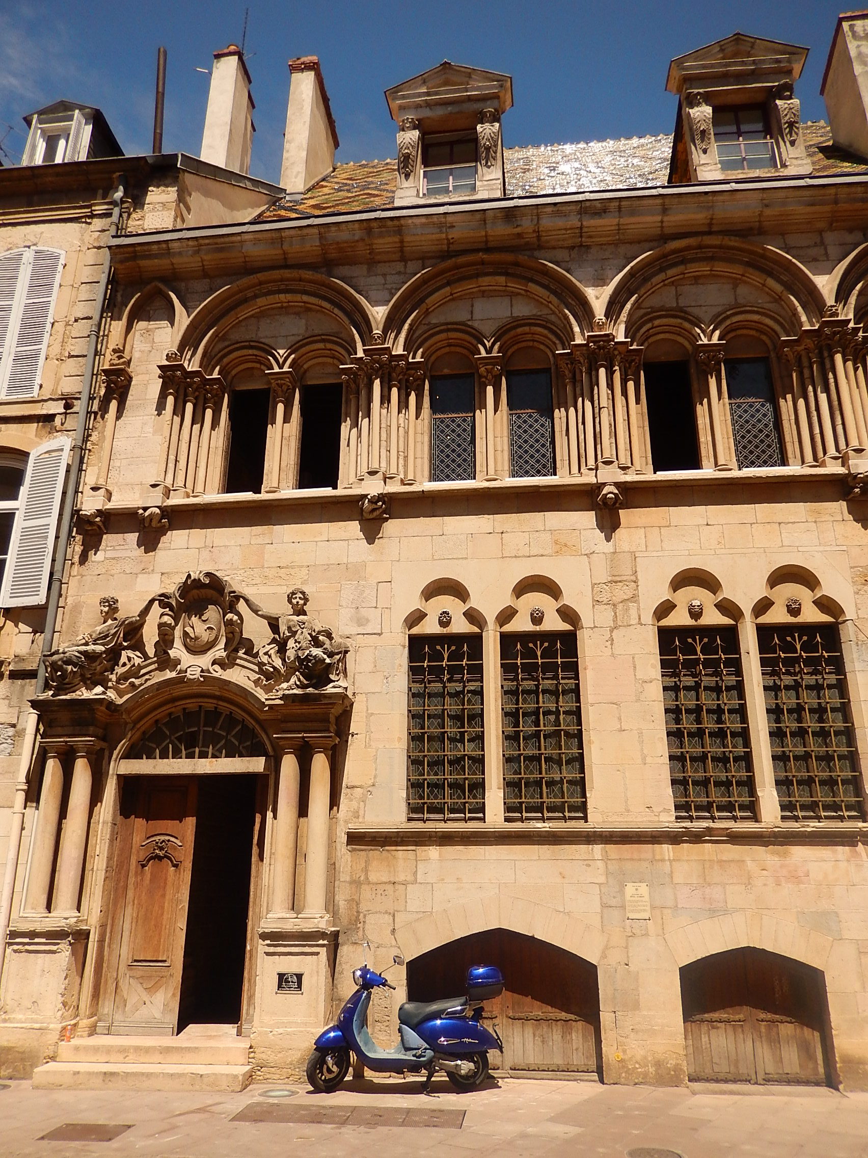 Hôtel Aubriot aus dem 13. Jh, eines der ältesten Gebäude der Stadt